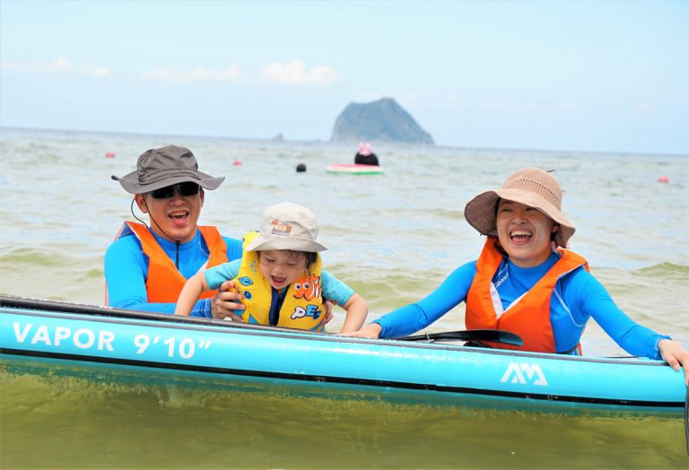 台灣外木山 SUP 立槳體驗，親子共遊海上浮潛